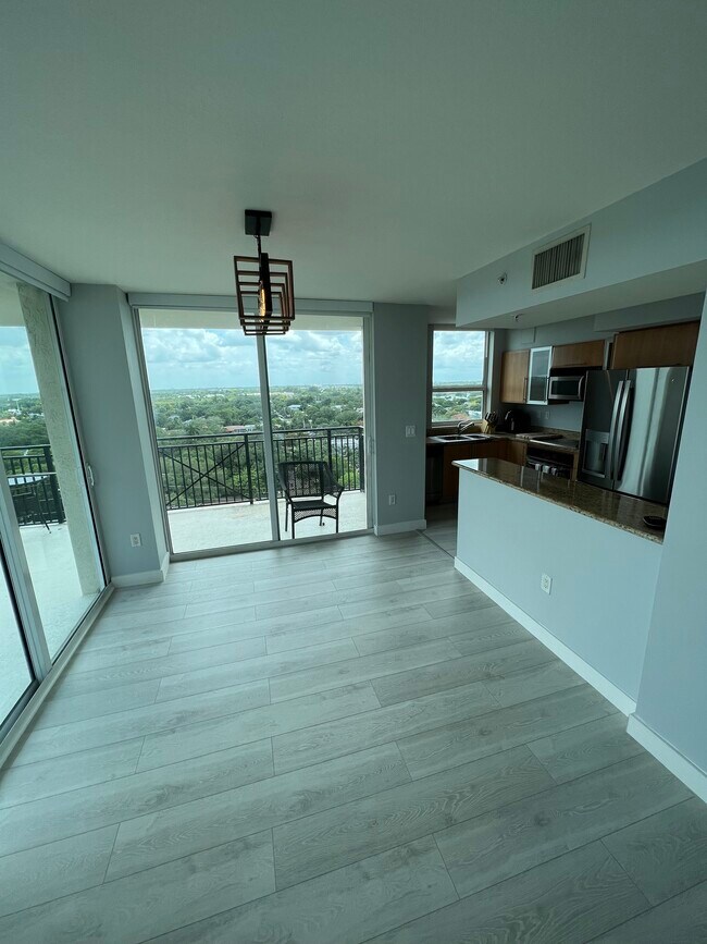 Building Photo - 610 W Las Olas Blvd