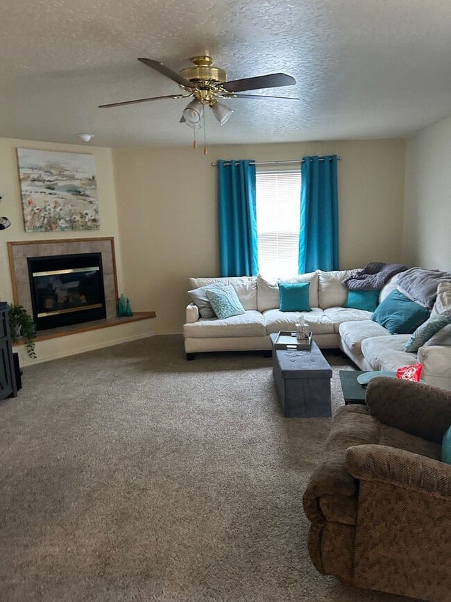 Building Photo - Charming 2 bedroom 2 bathroom Duplex | Ful...