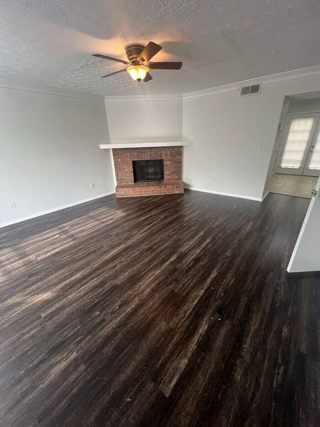 Building Photo - Beautiful 2 bedroom 2.5 bath townhome in Snellville!