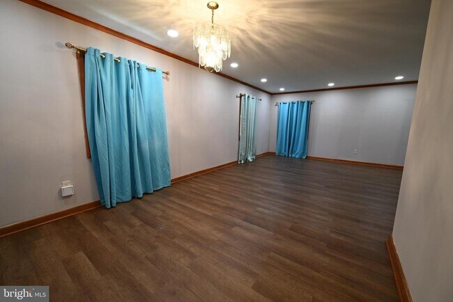 Foto del edificio - 1 Pinetree Ln