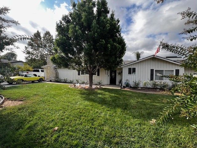 Building Photo - 1052 Calle Jazmin