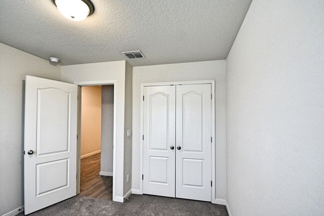 Foto del edificio - 528 Willow Valley St