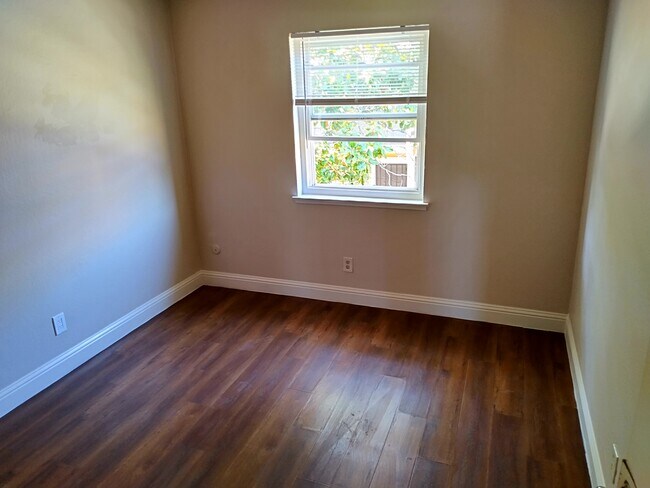 Foto del edificio - 4207 Brookfield Dr
