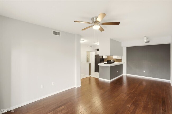 Foto del edificio - 6490 Aragon Way