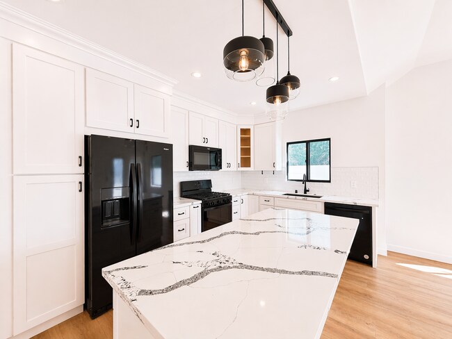 Foto del edificio - 818 N Genesee Ave