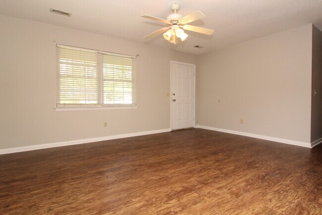 Foto del edificio - 385 Piercefield Dr