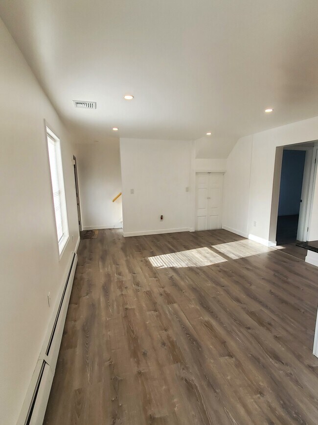 7 White Plains Ave, Elmsford, NY 10523 Townhome Rentals in Elmsford NY