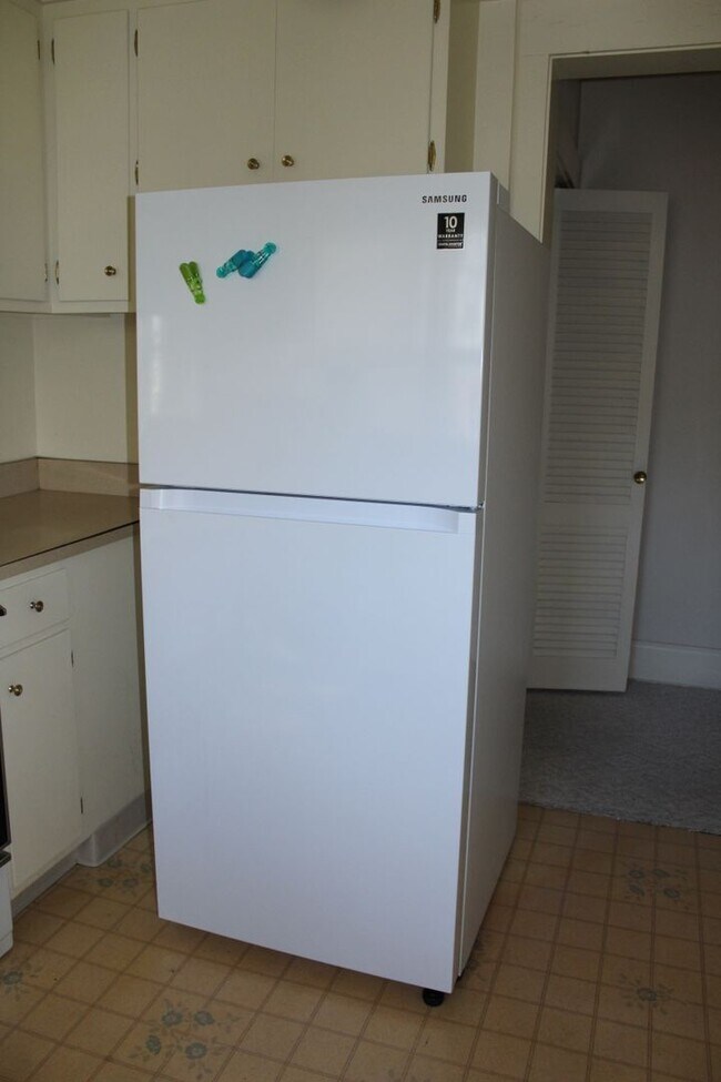 Building Photo - 600 E 21st St