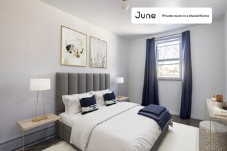 Building Photo - Private bedroom in 4 bed/2 bath Home