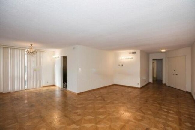 Living Room - 7260 Hillside Ave