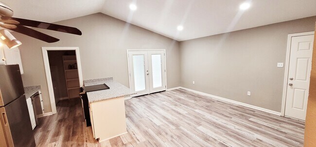 Building Photo - 1859 Fox Run Dr