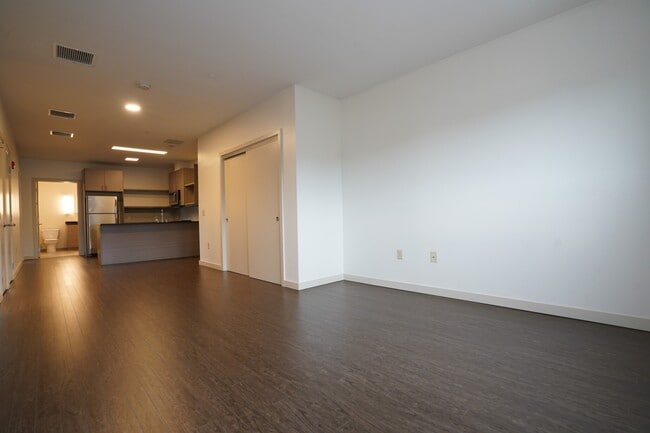 Building Photo - 400 Langley Rd