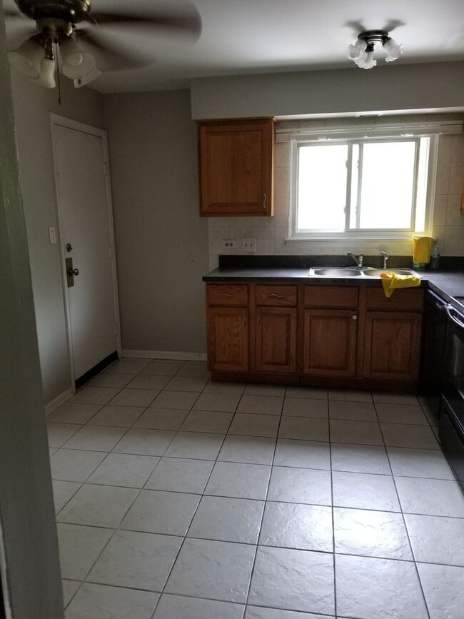 Foto del edificio - 2 Bedroom 1 Bath Condo in Des Plaines!