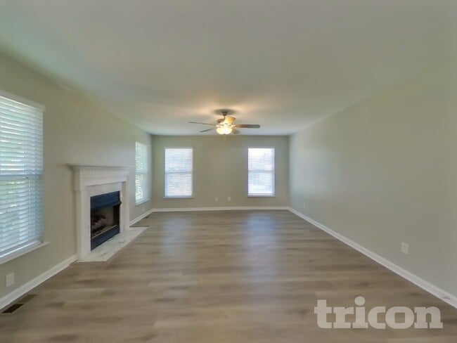 Building Photo - 2536 Bayview Dr