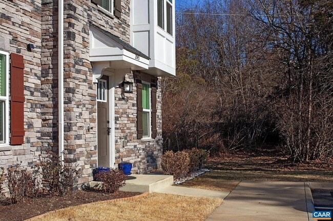 Foto del edificio - 2045 Landon Ln