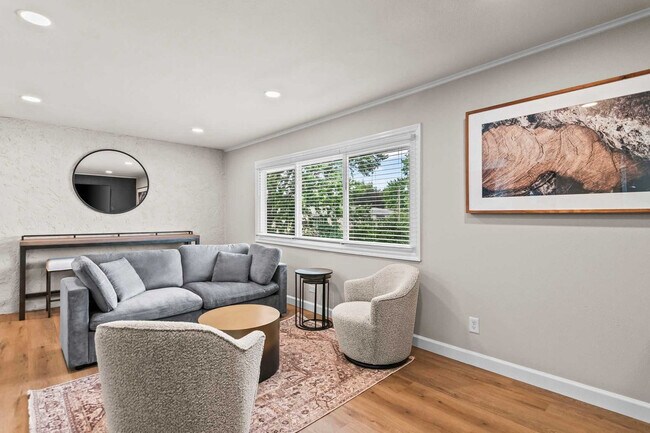 Foto del edificio - 2309 Cherry Hills Dr