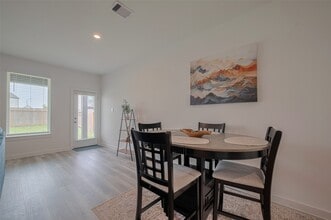 Building Photo - 3113 Crown Gate Dr