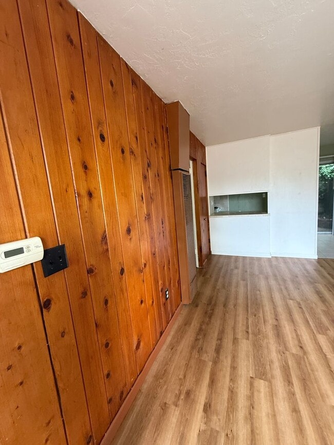 Building Photo - 485 Finley St