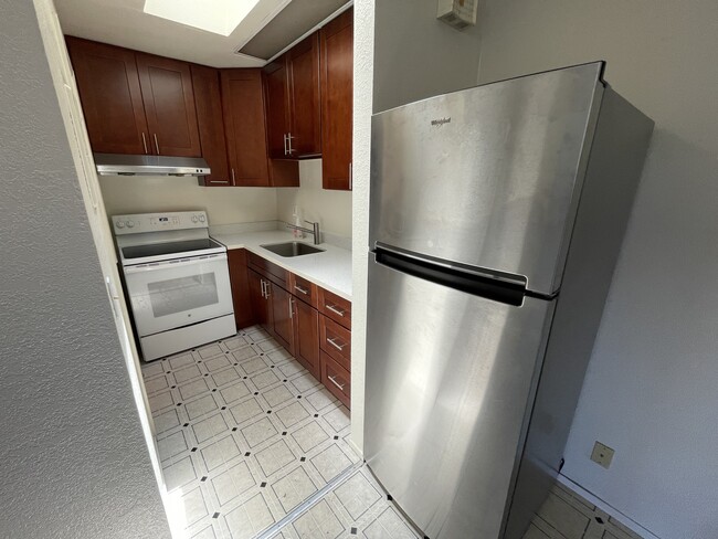 Kitchen - 595 Cape Cod Dr