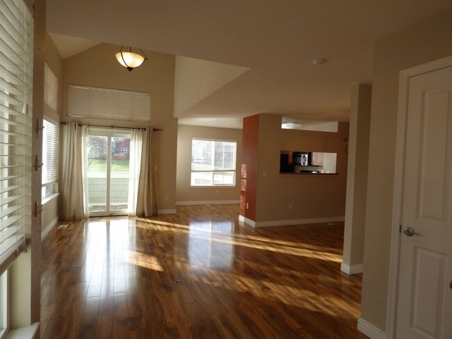 Building Photo - 805 Summer Hawk Dr