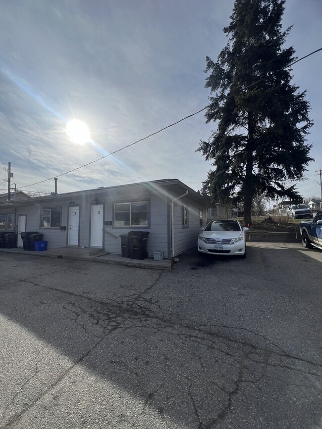Building Photo - 1809-1833 33 St