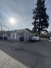 Building Photo - 1809-1833 33 St