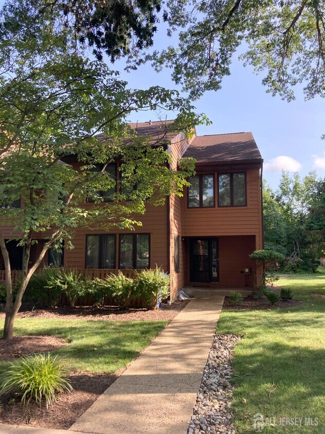 Building Photo - 61 Sayre Dr