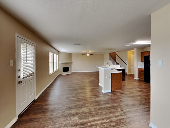 Foto del edificio - 226 Golden Oak Dr