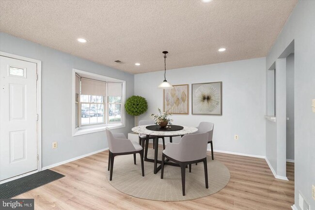 Foto del edificio - 110 Versailles Ct