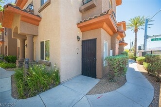 Building Photo - 7701 W Robindale Rd