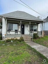 Building Photo - 347 SE Pitzer St
