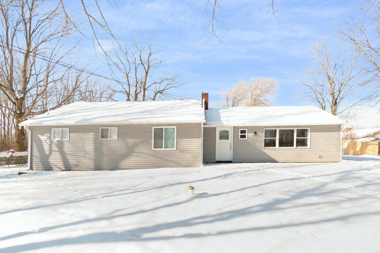 Primary Photo - 2088 Smiths Crossing Rd