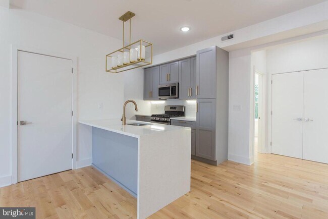 Building Photo - 2646 Manton St