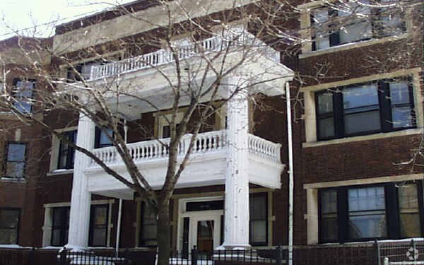 Primary Photo - 843-845 W Lakeside Pl