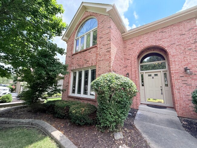 Foto del edificio - 2318 River Woods Dr