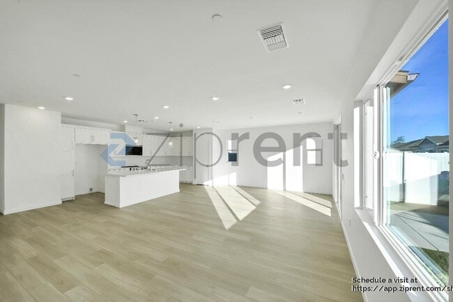 Foto del edificio - 5602 Gem Ct