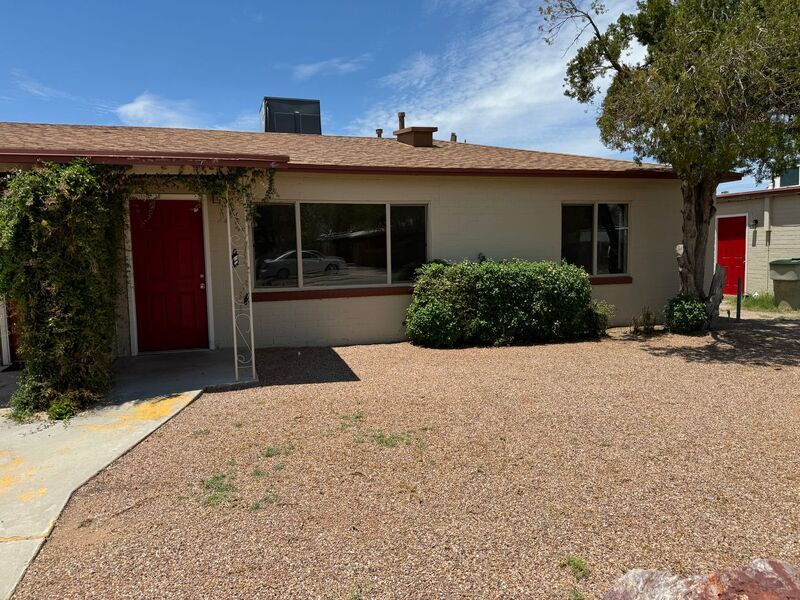 Primary Photo - 1635 N Justin Ln