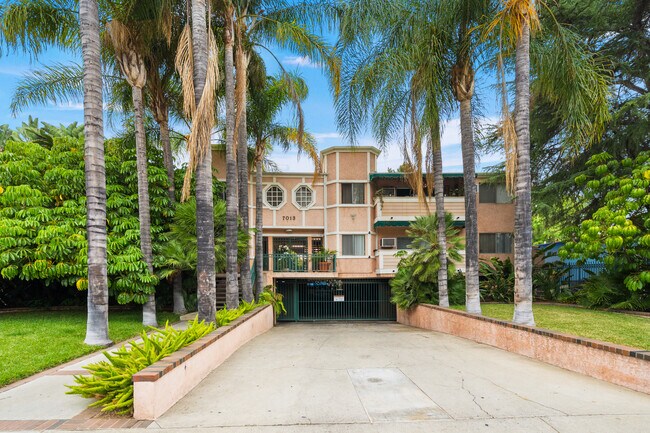Frente del edificio - 7013 Haskell Ave