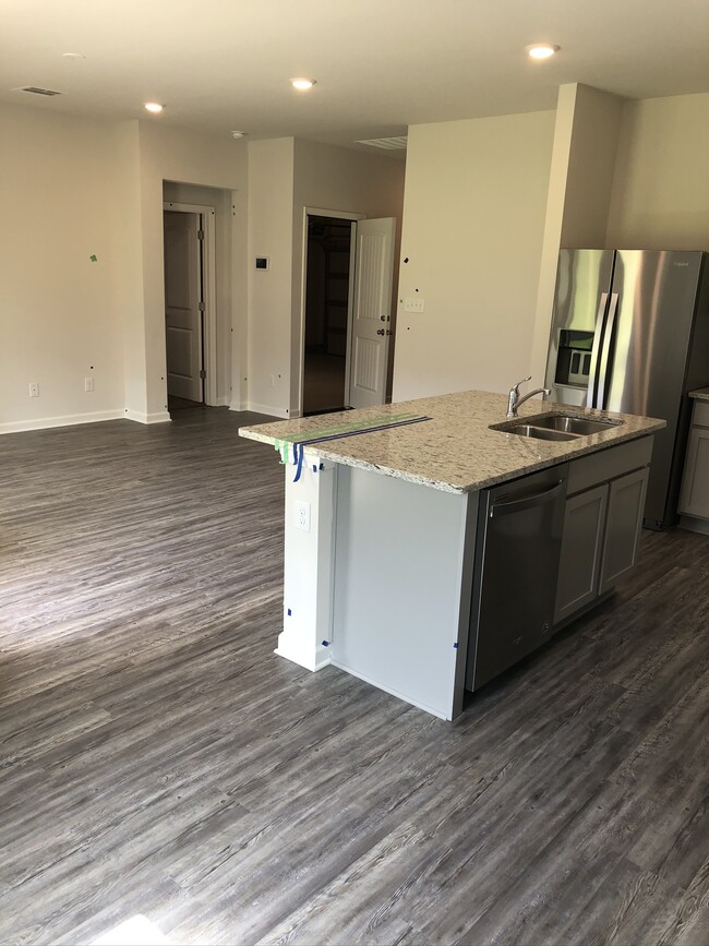 Building Photo - 28408 Longfellow Ln