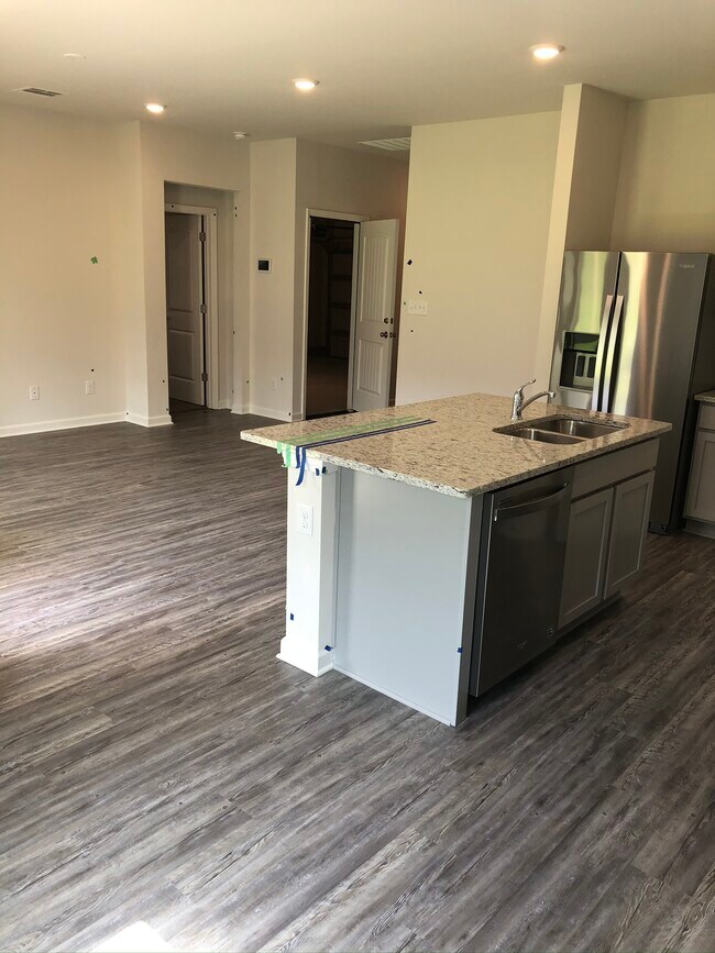 Foto del edificio - 28408 Longfellow Ln