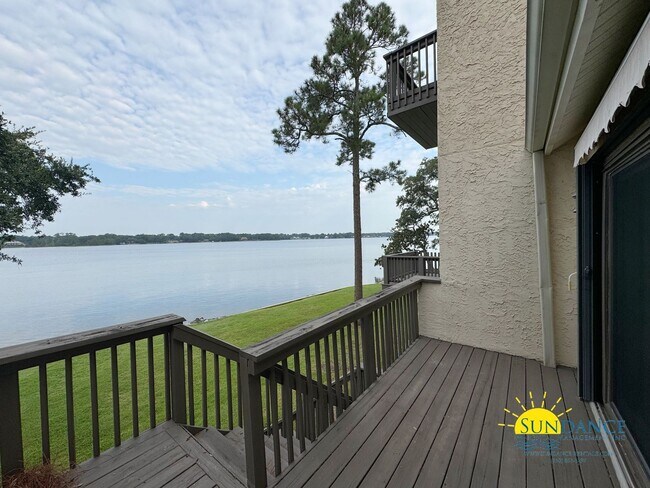 Foto del edificio - Fully Renovated Waterfront 4 Bedroom Townh...