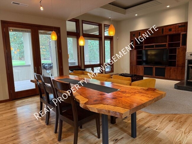 Building Photo - 3337 NW McCready Dr