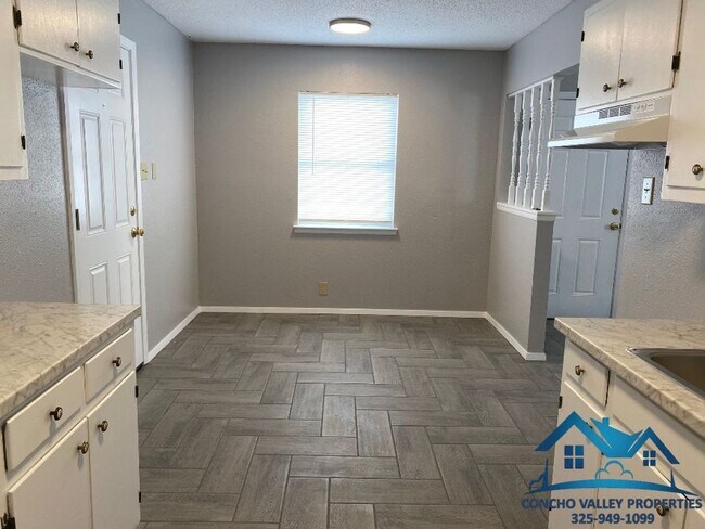 Foto del edificio - For Rent - 2 Bed/ 1 Bath Home in Lake Concho Annex