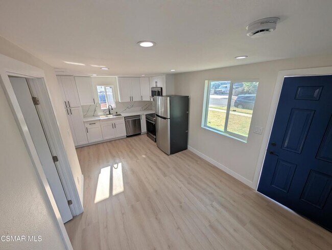 Foto del edificio - 16430 Clymer St