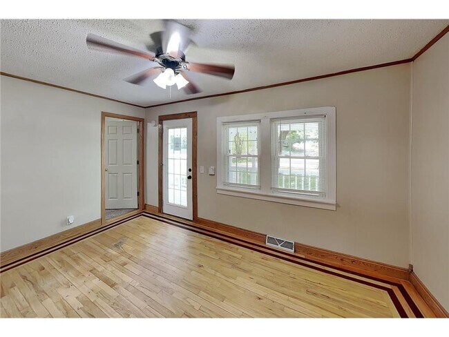 Foto del edificio - 14220 Crosstown Blvd NW