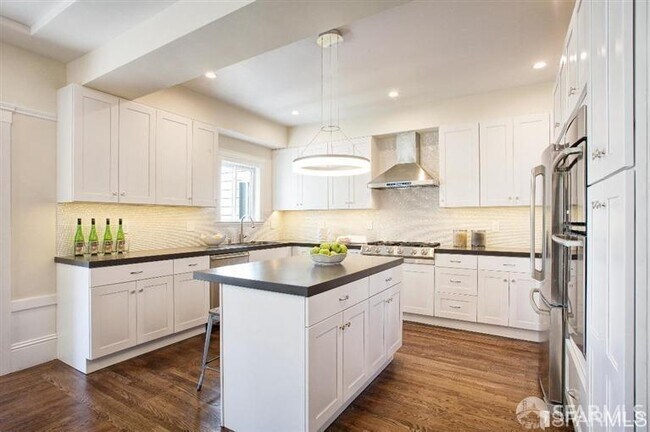 Foto del edificio - 883 35th Ave