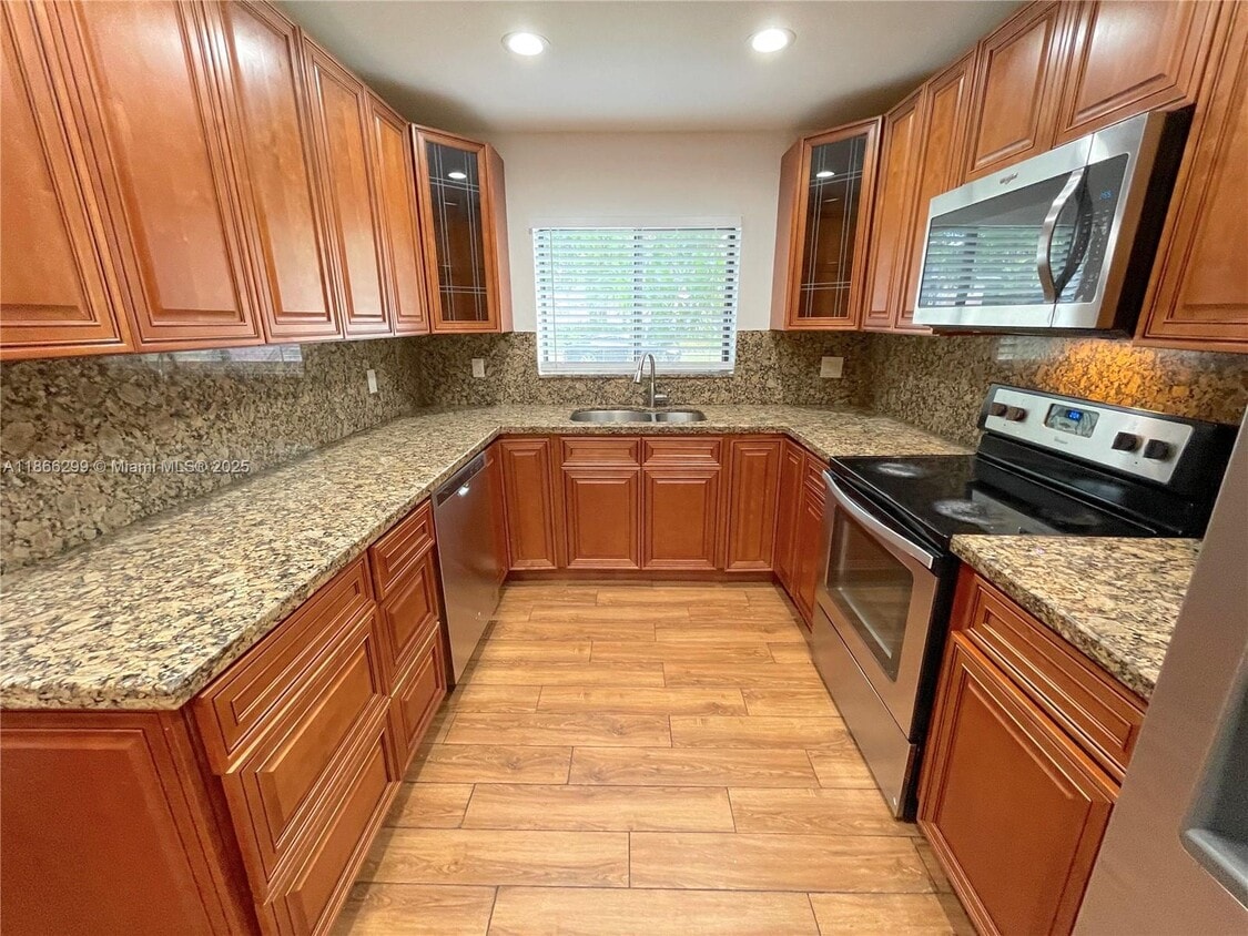 Foto principal - 7901 Northwest 33rd Street