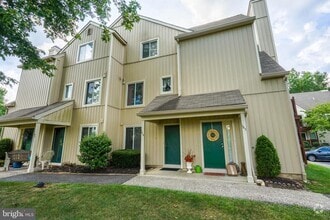 Building Photo - 166 Woodlake Dr