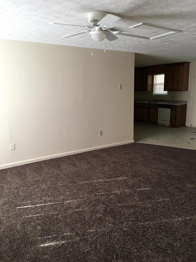 Building Photo - 200 Big Oak Cir