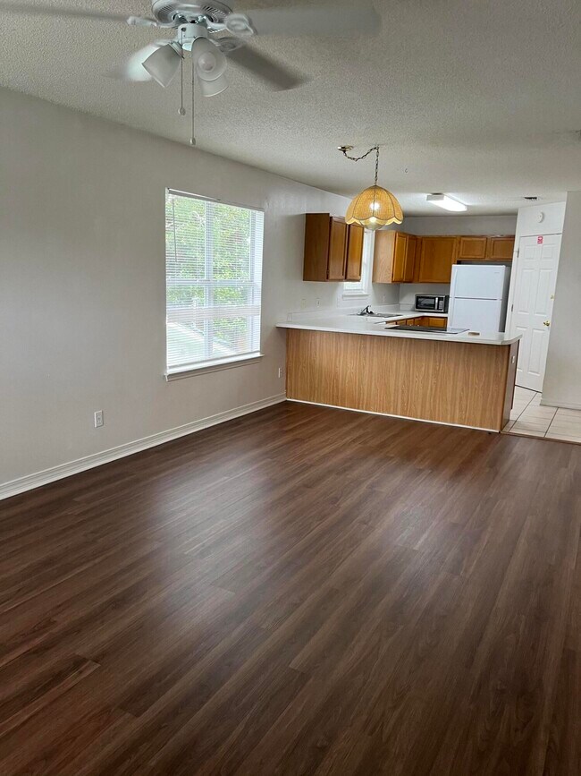 Building Photo - 567 Florosa Ct